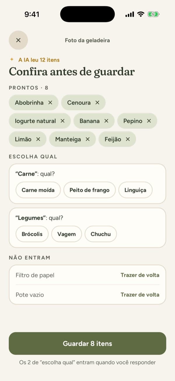 Tela do app depois da foto: a conferência com 8 itens prontos para guardar, duas perguntas e o que não entra