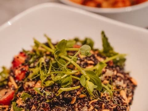 Bowl de quinoa e legumes